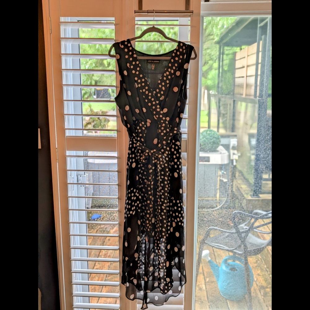 Sleeveless Black Polka Dot High-Low Dress with V-Neck